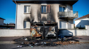 Incendie à Boé : un local poubelles ravagé, un véhicule touché, pas de blessés