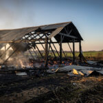 Incendie à Dennebrœucq : un bâtiment agricole de 150 m² ravagé, un chien périt