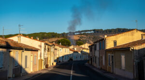Incendie à Fréjus : une maison abandonnée maîtrisée avenue Jean Lachenaud, aucun blessé
