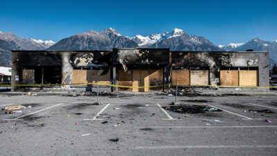 Incendie à Gex : 4 commerces détruits, 12 emplois touchés, la ville se mobilise