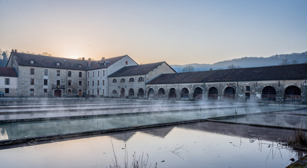 Jura : le préfet Colliex préside les commémorations du 10 mai à Lons-le-Saunier et Salins-les-Bains