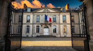 Manche : le préfet réunit près de 300 maires en préfecture à Saint-Lô