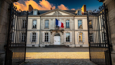 Manche : le préfet réunit près de 300 maires en préfecture à Saint-Lô