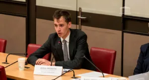 Mistral AI à l&rsquo;Assemblée : le réquisitoire d&rsquo;Arthur Mensch contre l&rsquo;Europe