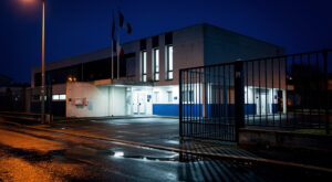 Mureaux : Nuñez au commissariat après le guet-apens contre la BAC78