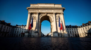 Nancy : le préfet Yves Séguy préside la commémoration du 8 mai au mémorial Désilles