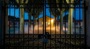 Neuville-sur-Saône : un gardien d&rsquo;école maternelle blessé au couteau lors d&rsquo;une intrusion