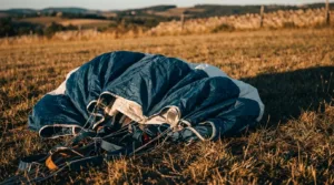 Oise : un parachutiste de 21 ans meurt à Frétoy-le-Château, deux enquêtes ouvertes