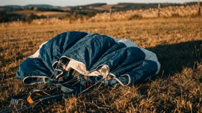 Oise : un parachutiste de 21 ans meurt à Frétoy-le-Château, deux enquêtes ouvertes