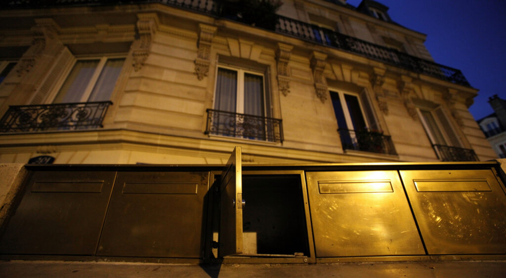 Paris 17e : la mairie alerte sur une arnaque aux magnets avec de faux numéros de dépanneurs