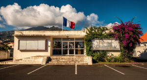 PEC à La Réunion : Reconquête accuse la gauche de clientélisme, mobilisation le 20 mai