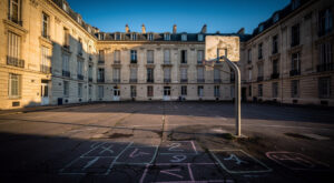 Périscolaire parisien : premier procès, un animateur risque 10 ans pour agressions sur écolières