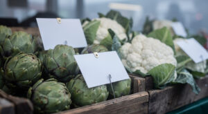 Ploemeur : la sous-préfète supervise un contrôle DDPP sur les fruits et légumes