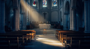 Prêtre de Niort écarté par l&rsquo;Église pour soupçons d&rsquo;agression sexuelle : une victime brise le silence