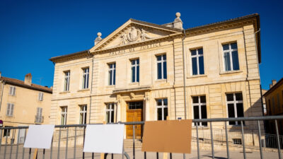 Procès de Digne : le collectif « Huit mars toute l'année » campe devant le tribunal pour Laëtitia