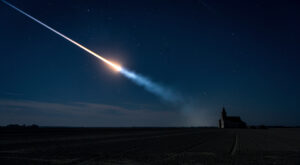 Traînée lumineuse dans le ciel du Cher : un bolide en rentrée atmosphérique