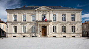 Vierzon : le préfet du Cher réunit les maires pour renforcer la coopération avec l'État