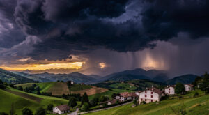 Vigilance orange orages dans les Pyrénées-Atlantiques : vents forts et grêle attendus cet après-midi