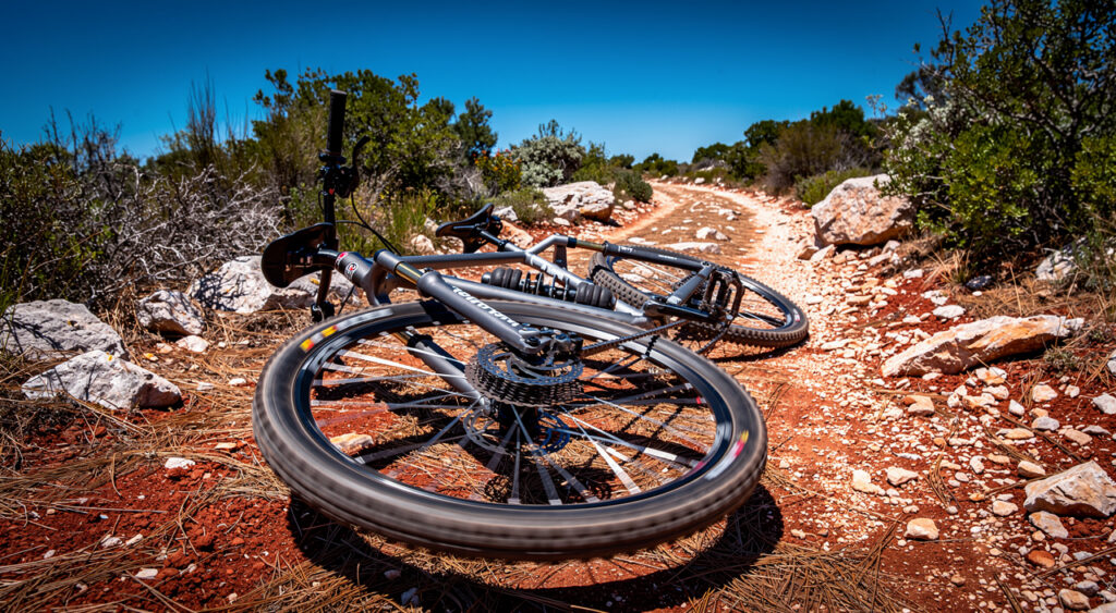 VTT : un cycliste de 78 ans grièvement blessé dans le Val du Gilly à Grimaud
