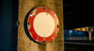 Aix-les-Bains : un semi-remorque s&rsquo;encastre sous le pont SNCF, deux heures de pagaille