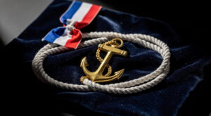 Angers : l&rsquo;amiral Vaujour préside la remise des insignes PMM pour les 400 ans de la Marine
