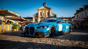 Arnold Robin en dédicaces à La Ferté-Bernard avec la BMW N°72 du Team WRT