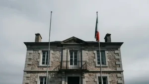Auray : la mairie contrainte de retirer le drapeau ukrainien de sa façade