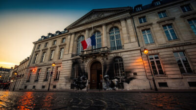 Bayonne : trois cocktails Molotov sur la sous-préfecture, le préfet Girier condamne fermement