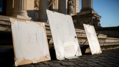 Béziers : les avocats manifestent contre la réforme SURE et la vidéo fictive du ministère