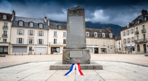 Bobigny : hommage officiel aux morts de la guerre d&rsquo;Indochine au monument aux morts