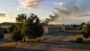 Bollène : l&rsquo;incendie de palettes dans la zone du Tardier maîtrisé, circulation perturbée