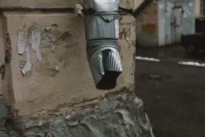 Canalisation cassée : les signes, les causes et les solutions de réparation