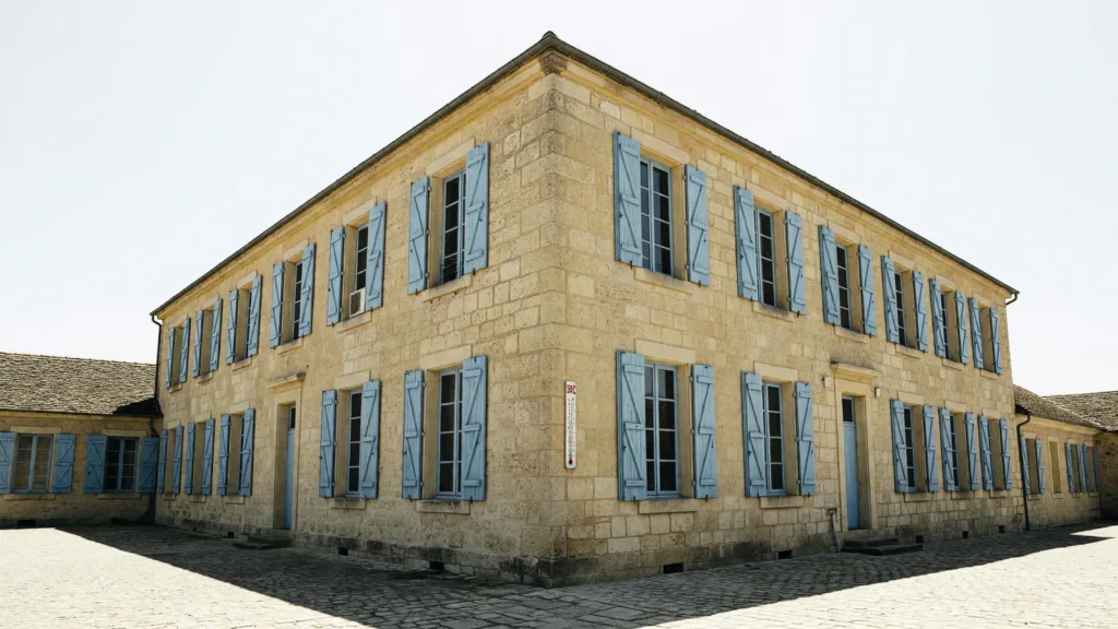 Canicule dans le Lot-et-Garonne : le maire de Saint-Vite explique pourquoi pas de clim à l'école
