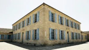 Canicule dans le Lot-et-Garonne : le maire de Saint-Vite explique pourquoi pas de clim à l&rsquo;école