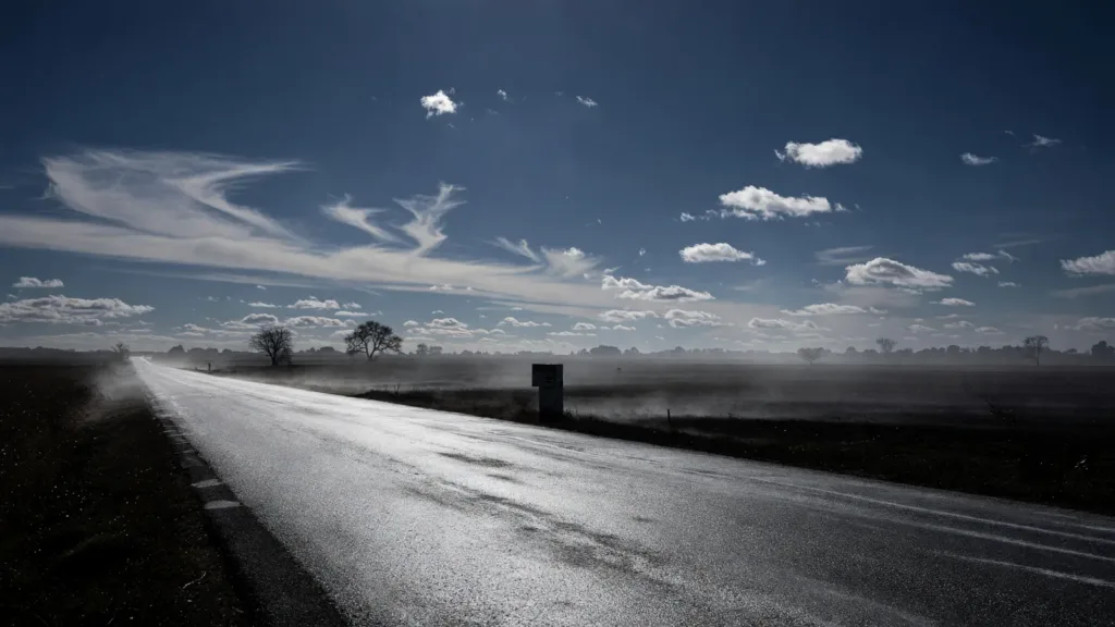 Canicule dans les Deux-Sèvres : du lait de chaux épandu sur les routes pour éviter la fonte du bitume