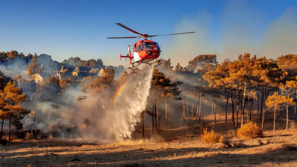 Canicule en Charente-Maritime : le SDIS 17 renforce ses effectifs et active les moyens aériens face au risque incendie et malaises
