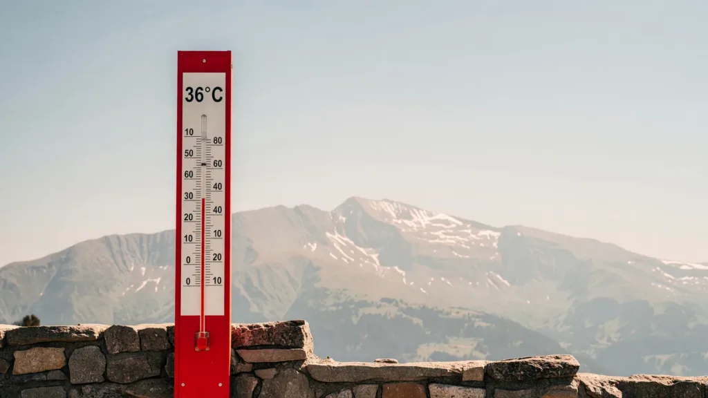 Canicule en Haute-Savoie : la préfecture maintient la vigilance orange et rappelle les bons gestes pour les aînés