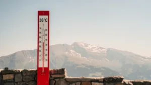 Canicule en Haute-Savoie : la préfecture maintient la vigilance orange et rappelle les bons gestes pour les aînés