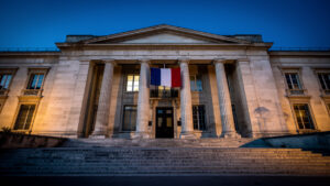 Cannes : menacé au couteau par son cousin, il tire au fusil et est condamné