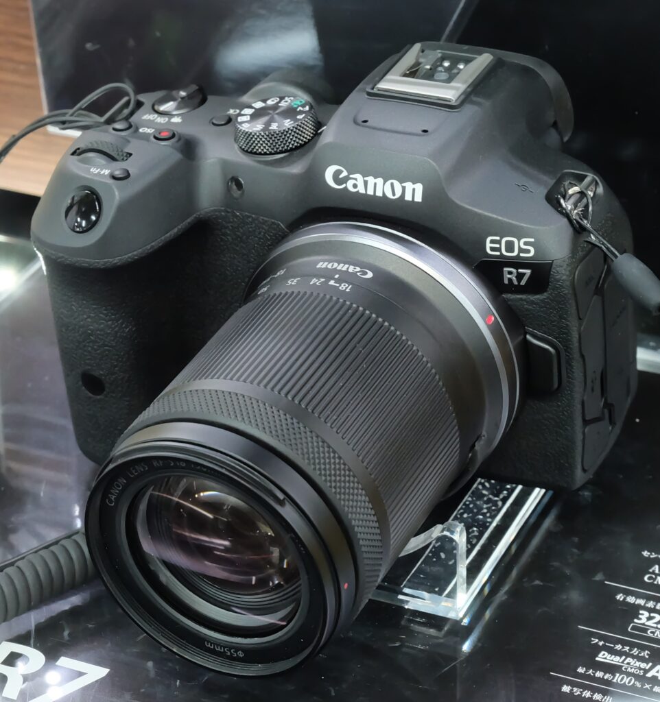 Canon EOS R7