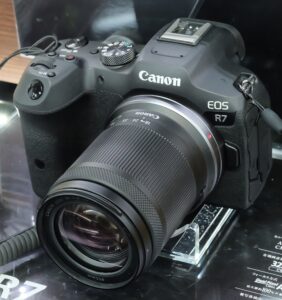 Canon EOS R7