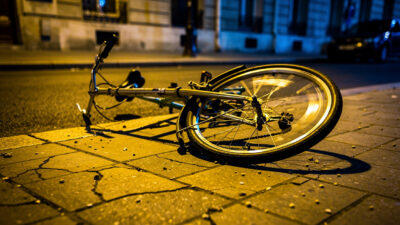Carcassonne : un cycliste de 40 ans grièvement blessé rue Buffon après une collision