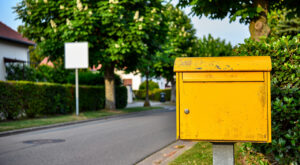 Carquefou : la Poste rénovée rouvre avec de nouveaux aménagements