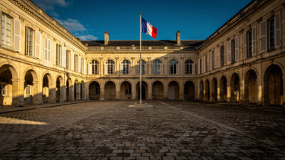 Chambéry : la préfète Nicoli remet des attestations aux jeunes porte-drapeaux