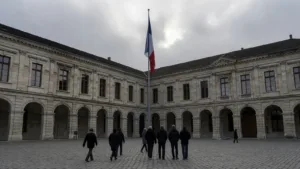 Chambéry : minute de silence à la préfecture en hommage à l'adjudant Gwenaël Raffoux, décédé lors du G7