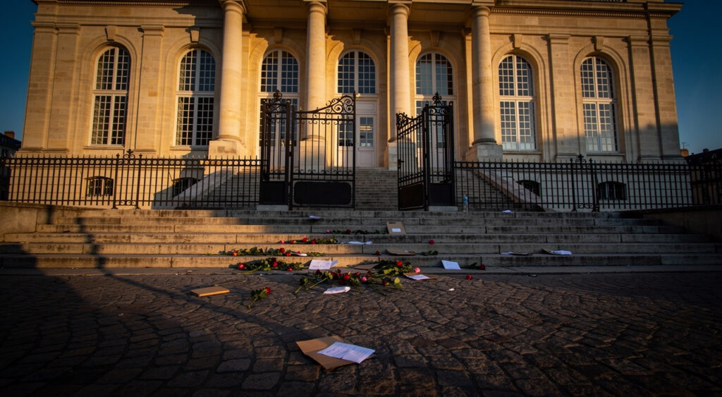 Châteauroux : 200 personnes rendent hommage à Lyhanna devant le palais de justice