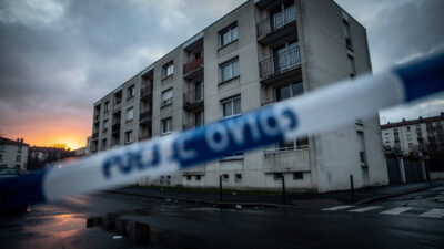 Clichy-sous-Bois : un homme de 20 ans tué de 15 coups de couteau dans un hôtel