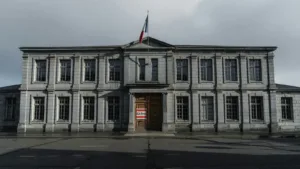 Couëron : un conseil municipal sous haute tension sur fond de fronde sociale et de suppressions de postes
