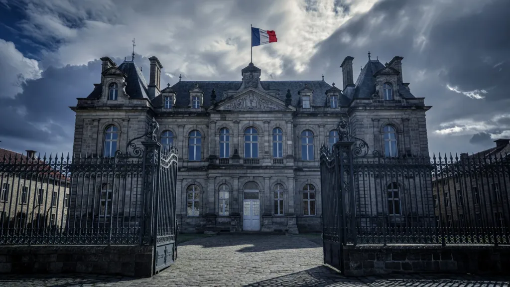 Coutances : un quinquagénaire condamné pour vols de véhicules et falsification de chèque