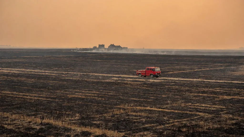 Deux-Sèvres : un incendie de champ à Ardin mobilise une vingtaine de pompiers et frôle des habitations